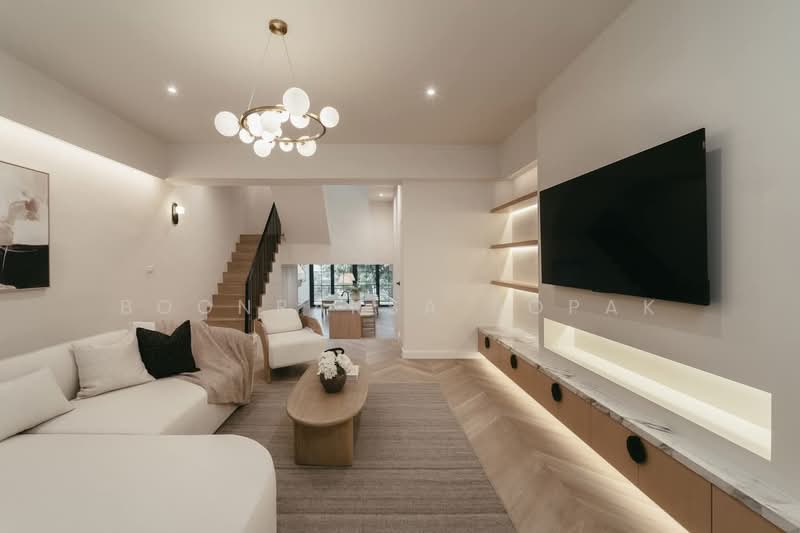 Regent 71 Place, Bangkok, Phra Kanong Nua, Watthana, Bangkok, 5 Bedrooms, 350 sqm, Townhouse For Rent, by Boonraksa Sopak, 500364794 - DDproperty.com