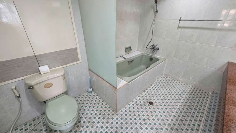 Tai Ping Towers, Bangkok, 582 Soi Sukhumvit 63, Khlong Tan Nua, Watthana, Bangkok, 4 Bedrooms, 252 sqm, Condo For Rent, by Boonraksa Sopak, 500364814 - DDproperty.com