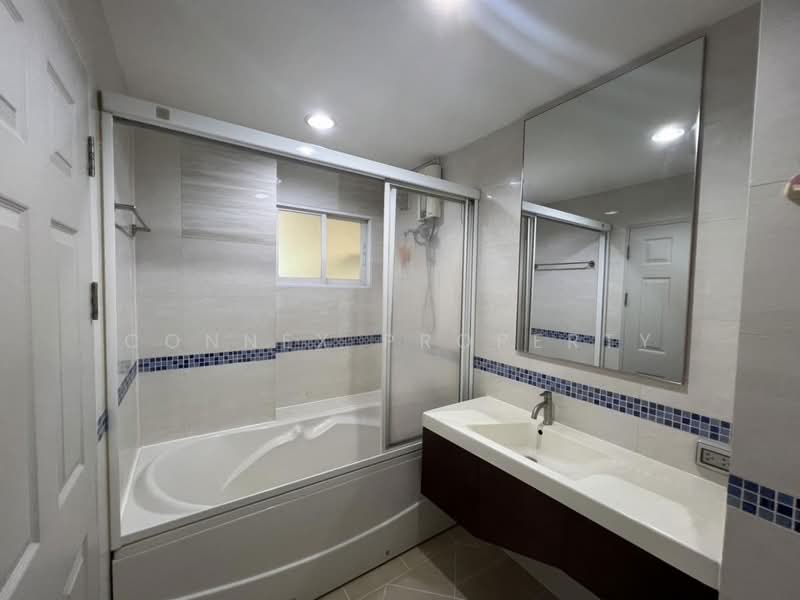 Life @ Ratchada-Huai Khwang, Bangkok, 189 Pracharatbamphen Road, Huai Khwang, Bangkok, 1 Bedroom, 41 sqm, Condo For Rent, by Connex Property, 500364873 - DDproperty.com