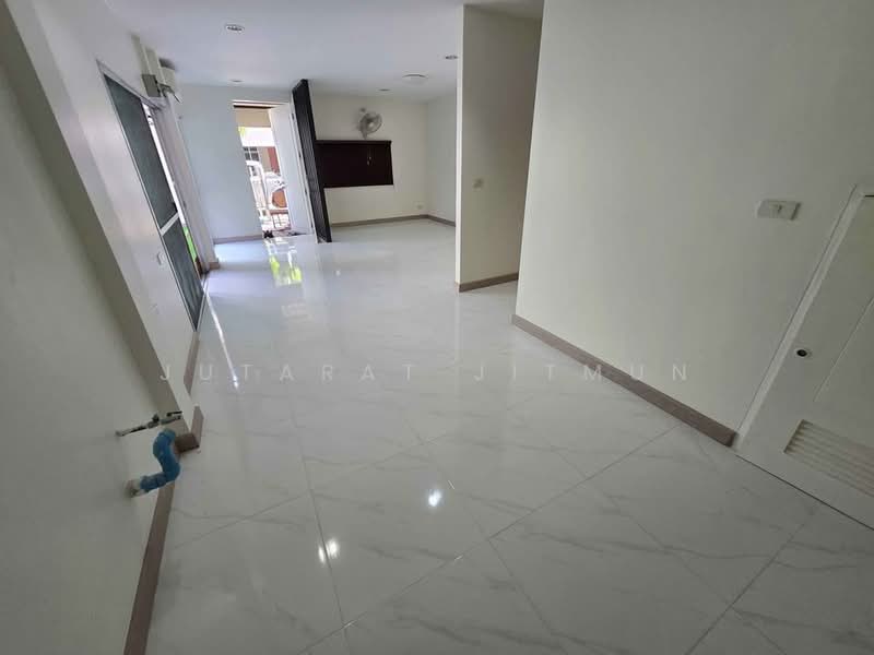 Noble Cube Pattanakarn, Bangkok, Phatthanakan Road, Suan Luang, Bangkok, 3 Bedrooms, 160 sqm, Townhouse For Sale, by Jutarat Jitmun, 500364946 - DDproperty.com