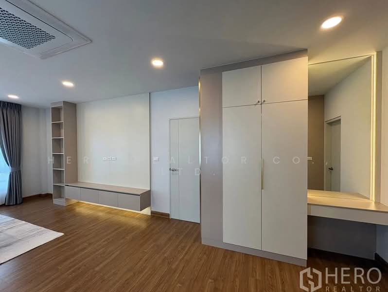 Centro Bangna, Samut Prakan, 111 Soi 3, Bang Kaeo, Bang Plee, Samut Prakan, 4 Bedrooms, 303 sqm, Single Detached House For Rent, by Hero Realtor Co., Ltd., 500364967 - DDproperty.com