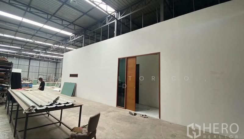 For rent Warehouse in Lat Krabang Near Suvarnabhumi Airport, Samut Prakan HRE00769, Samut Prakan, Rachathewa, Bang Plee, Samut Prakan, , 585 sqm, Warehouse/Factory For Rent, by Hero Realtor Co., Ltd., 500365024 - DDproperty.com