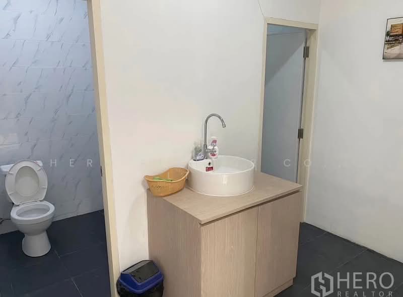 For rent Warehouse in Lat Krabang Near Suvarnabhumi Airport, Samut Prakan HRE00769, Samut Prakan, Rachathewa, Bang Plee, Samut Prakan, , 585 sqm, Warehouse/Factory For Rent, by Hero Realtor Co., Ltd., 500365024 - DDproperty.com