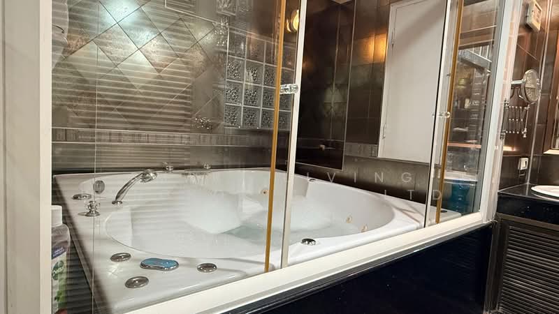 Oriental Towers, Bangkok, 25 Soi Ekkamai 12, Ekkamai Road, Khlong Tan Nua, Watthana, Bangkok, 4 Bedrooms, 350 sqm, Condo For Rent, by Smart Living Bangkok Co.,Ltd., 500365493 - DDproperty.com