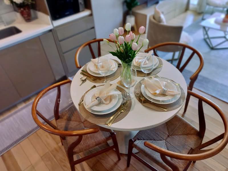 Siri At Sukhumvit, Bangkok, 902 Sukhumvit Road, Phra Kanong, Khlong Toei, Bangkok, 2 Bedrooms, 70 sqm, Condo For Rent, by Nattapol Jedsadathitikul, 500365669 - DDproperty.com