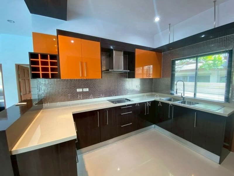 Baan Dusit Pattaya Lake, Chon Buri (Pattaya), Entrance Road, Huai Yai, Bang Lamung (Pattaya), Chon Buri (Pattaya), 3 Bedrooms, 350 sqm, Villa For Sale, by Thanyalag Chanchodtanakul, 500365729 - DDproperty.com