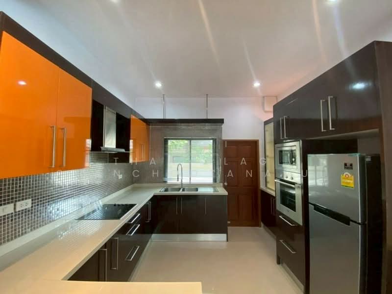 Baan Dusit Pattaya Lake, Chon Buri (Pattaya), Entrance Road, Huai Yai, Bang Lamung (Pattaya), Chon Buri (Pattaya), 3 Bedrooms, 350 sqm, Villa For Sale, by Thanyalag Chanchodtanakul, 500365729 - DDproperty.com