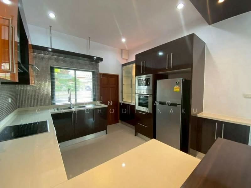 Baan Dusit Pattaya Lake, Chon Buri (Pattaya), Entrance Road, Huai Yai, Bang Lamung (Pattaya), Chon Buri (Pattaya), 3 Bedrooms, 350 sqm, Villa For Sale, by Thanyalag Chanchodtanakul, 500365729 - DDproperty.com