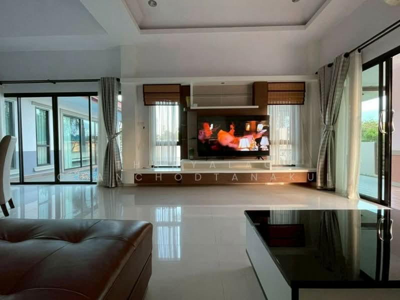 Baan Dusit Pattaya Lake : บ้านดุสิต พัทยา เลค, ชลบุรี, ถนนทางเข้า, ห้วยใหญ่, บางละมุง, ชลบุรี, 350 ตร.ม., วิลล่า ขาย, โดย Thanyalag Chanchodtanakul, 500365729 - DDproperty.com