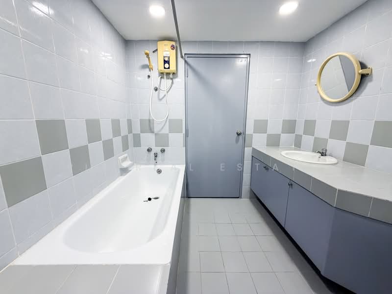 Grand View Condo Pattaya, Chon Buri (Pattaya), Na Chom Thian, Sattahip, Chon Buri (Pattaya), 2 Bedrooms, 100 sqm, Condo For Sale, by PLC real estate, 500365830 - DDproperty.com