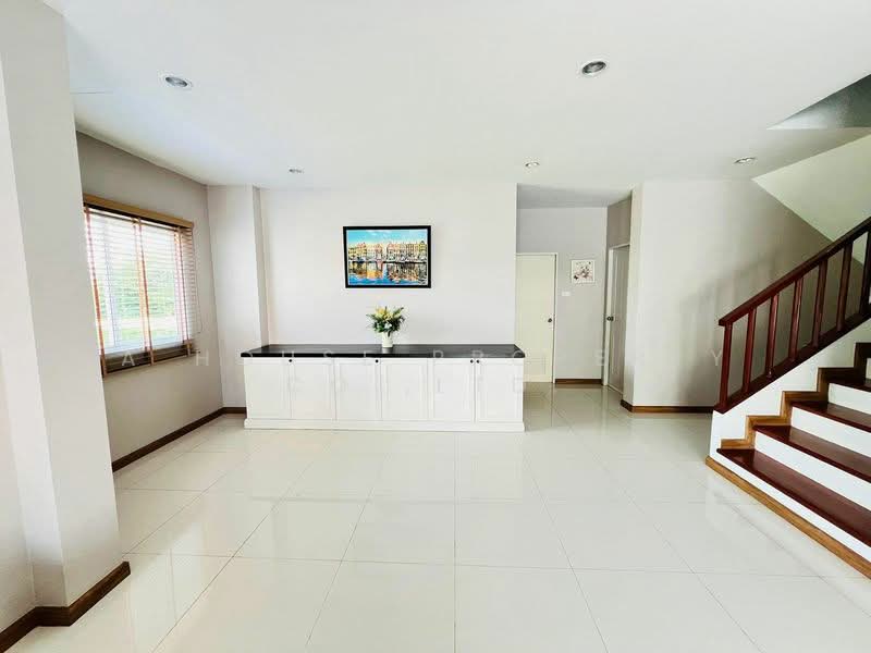 Luxury detached house, end unit, Ban Bueng area, move in Ready, Chon Buri (Pattaya), Ban Bung, Ban Bung, Chon Buri (Pattaya), 5 Bedrooms, 320 sqm, Single Detached House For Sale, by A House Property Co.,Ltd., 500366035 - DDproperty.com