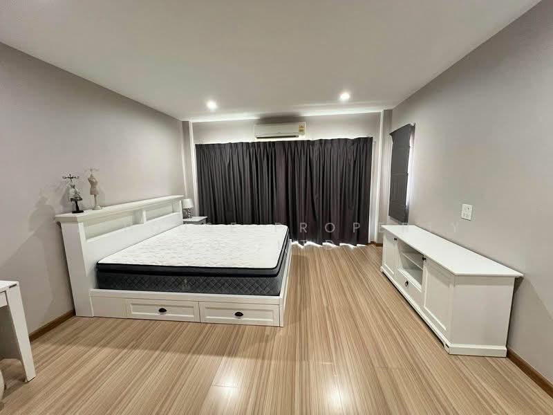 Luxury detached house, end unit, Ban Bueng area, move in Ready, Chon Buri (Pattaya), Ban Bung, Ban Bung, Chon Buri (Pattaya), 5 Bedrooms, 320 sqm, Single Detached House For Sale, by A House Property Co.,Ltd., 500366035 - DDproperty.com