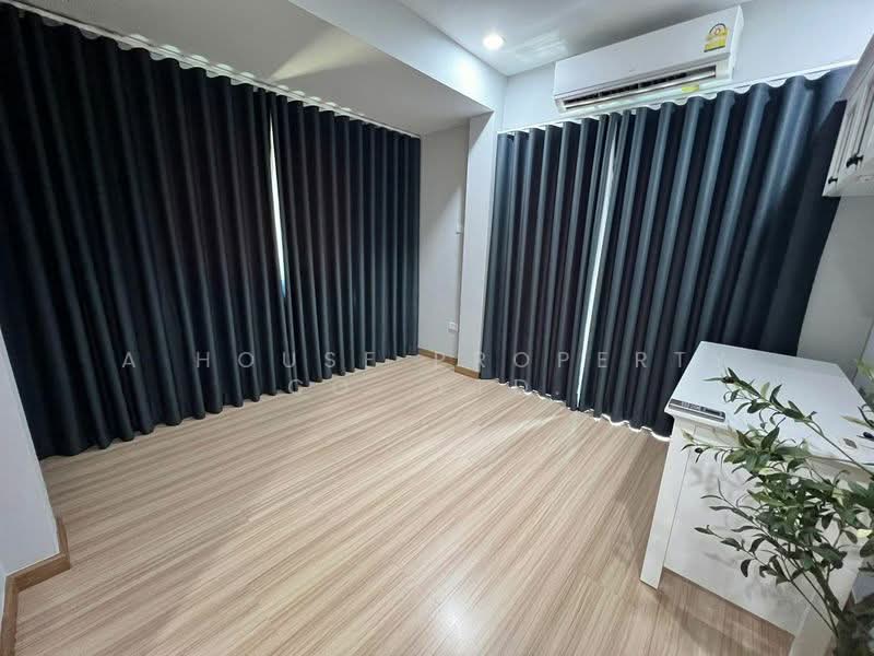 Luxury detached house, end unit, Ban Bueng area, move in Ready, Chon Buri (Pattaya), Ban Bung, Ban Bung, Chon Buri (Pattaya), 5 Bedrooms, 320 sqm, Single Detached House For Sale, by A House Property Co.,Ltd., 500366035 - DDproperty.com