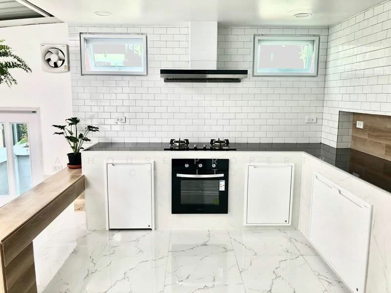 Luxury detached house, end unit, Ban Bueng area, move in Ready, Chon Buri (Pattaya), Ban Bung, Ban Bung, Chon Buri (Pattaya), 5 Bedrooms, 320 sqm, Single Detached House For Sale, by A House Property Co.,Ltd., 500366035 - DDproperty.com