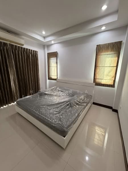 โครงการพรเทพ 8, Chon Buri (Pattaya), Bang Lamung, Bang Lamung (Pattaya), Chon Buri (Pattaya), 3 Bedrooms, 164 sqm, Semi-Detached House (Twin House) For Rent, by HOME Real Estate Service, 500366167 - DDproperty.com