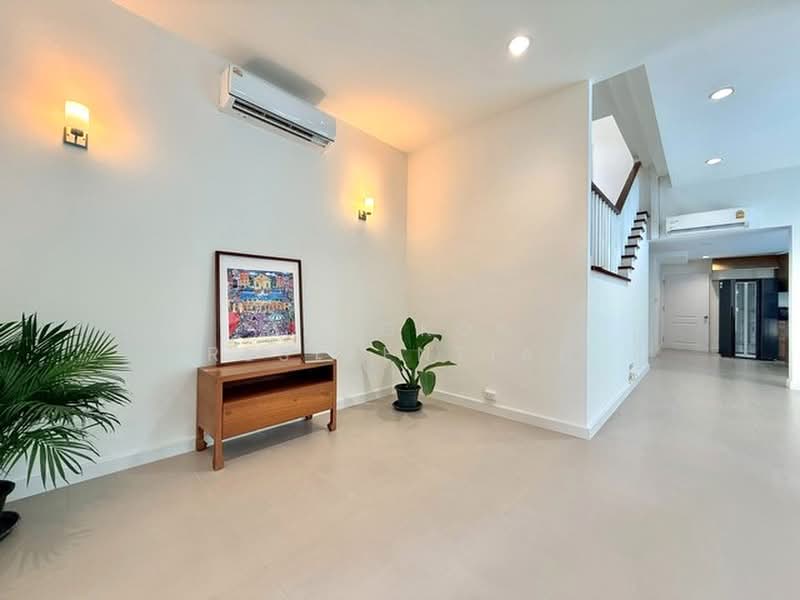 SW38 Place, Bangkok, Khong Tan, Khlong Toei, Bangkok, 4 Bedrooms, 350 sqm, Single Detached House For Rent, by Bangkok Residential, 500366261 - DDproperty.com