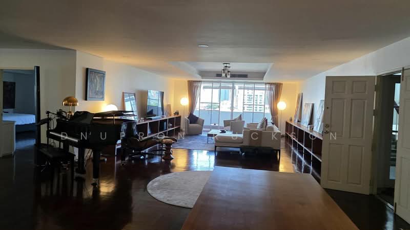 Oriental Towers, Bangkok, 25 Soi Ekkamai 12, Ekkamai Road, Khlong Tan Nua, Watthana, Bangkok, 3 Bedrooms, 315 sqm, Condo For Sale, by Dnupron Ruckson, 500366356 - DDproperty.com