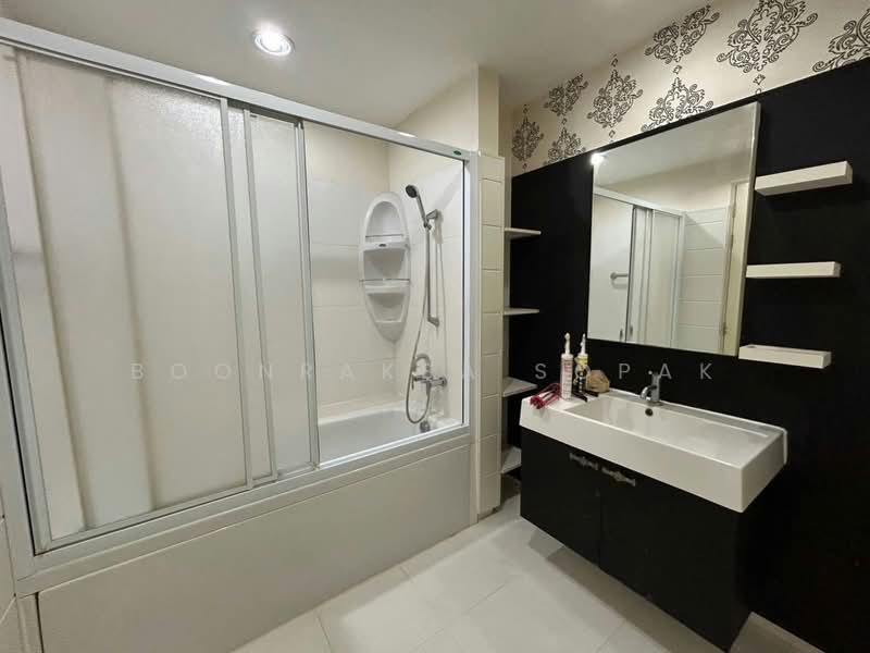 Q House Condo Sathorn, Bangkok, Thonburi Road, Khlong Ton Sai, Khlong San, Bangkok, 2 Bedrooms, 65 sqm, Condo For Rent, by Boonraksa Sopak, 500366550 - DDproperty.com