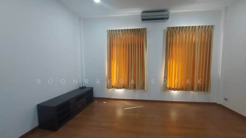 undefined, Bangkok, Phlapphla, Wang Thonglang, Bangkok, 4 Bedrooms, 382 sqm, Single Detached House For Rent, by Boonraksa Sopak, 500366565 - DDproperty.com