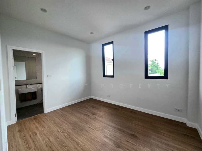 THE ETERNITY ARC Ramintra-Watcharapol, Bangkok, Sukhaphiban 5 32 Alley, O-Ngoen, Sai Mai, Bangkok, 4 Bedrooms, 235 sqm, Single Detached House For Rent, by Correct Property, 500366843 - DDproperty.com