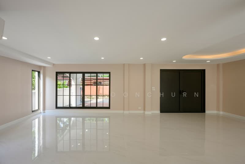 Detached House, 4 Bed, Near BTS Bang Na, Bangkok, Bang Na, Bangkok, 4 Bedrooms, 280 sqm, Single Detached House For Sale, by Thiti Boonchurn, 500366888 - DDproperty.com