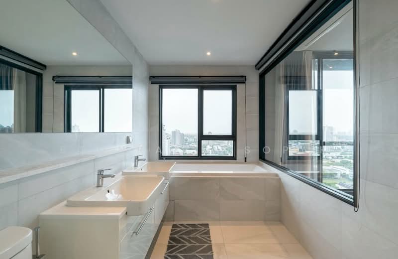 Rhythm Ekkamai, Bangkok, 11 Soi Sukhumvit 63, Khlongtoei Nua, Watthana, Bangkok, 3 Bedrooms, 120 sqm, Condo For Rent, by Boonraksa Sopak, 500366894 - DDproperty.com