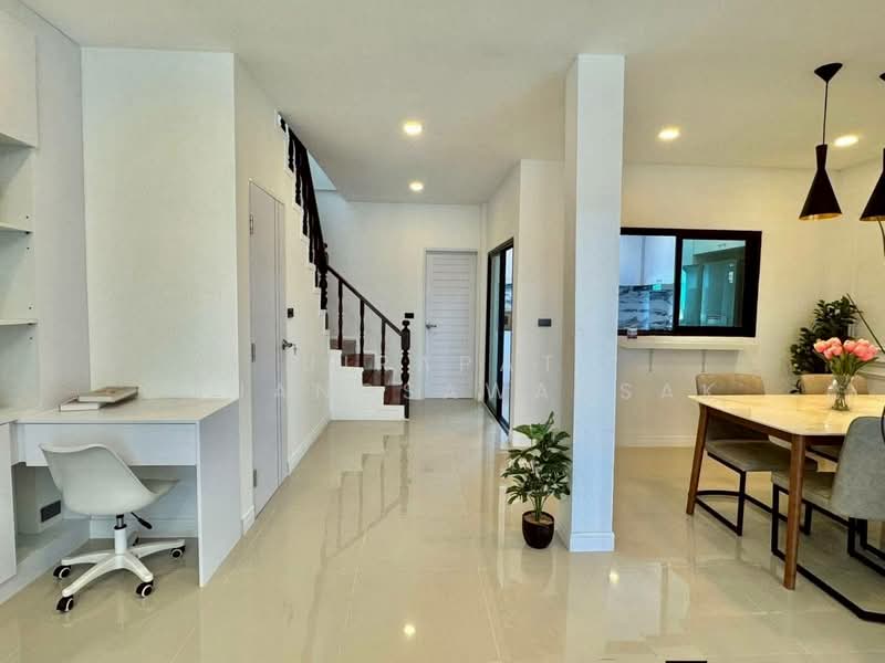 3-BR Townhouse, Chon Buri (Pattaya), Nong Pru, Bang Lamung (Pattaya), Chon Buri (Pattaya), 3 Bedrooms, 150 sqm, Townhouse For Rent, by Jirapat Chuangsawadsak, 500366895 - DDproperty.com