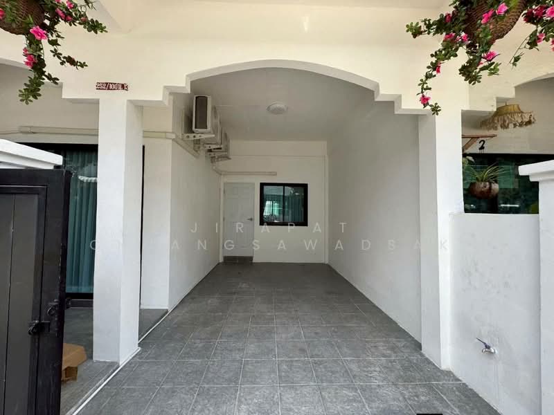 3-BR Townhouse, Chon Buri (Pattaya), Nong Pru, Bang Lamung (Pattaya), Chon Buri (Pattaya), 3 Bedrooms, 150 sqm, Townhouse For Rent, by Jirapat Chuangsawadsak, 500366895 - DDproperty.com