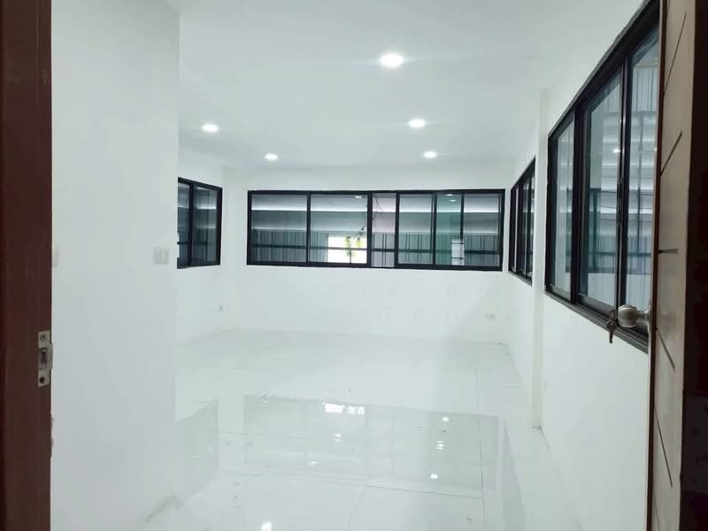 โกดังให้เช่า! พร้อมออฟฟิศ 2ชั้น สุดยอดทำเลย่านอ่อนนุช, Bangkok, Prawet, Bangkok, , 448 sqm, Warehouse/Factory For Rent, by Forty-Six Real Estate Group, 500366941 - DDproperty.com