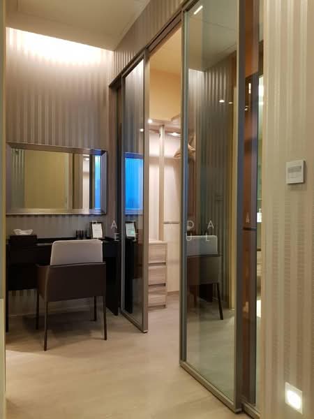 The Esse Asoke, Bangkok, 333 Soi Sukhumvit 21, Sukhumvit Road, Khlongtoei Nua, Watthana, Bangkok, 2 Bedrooms, 75 sqm, Condo For Rent, by Pattada Letikul, 500366956 - DDproperty.com