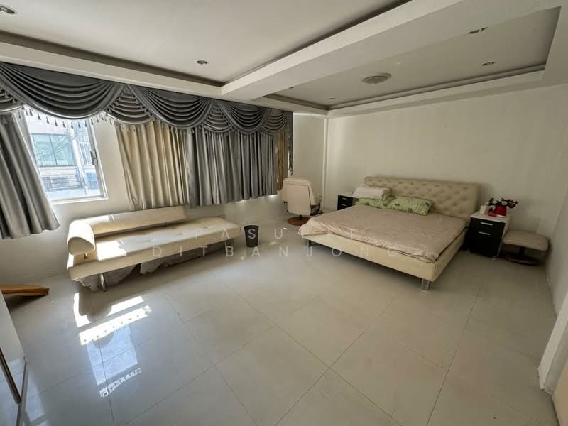 5-BR Townhouse, Bangkok, Silom, Bang Rak, Bangkok, 5 Bedrooms, 272 sqm, Townhouse For Sale, by Pasupit Ditbanjong, 500367106 - DDproperty.com