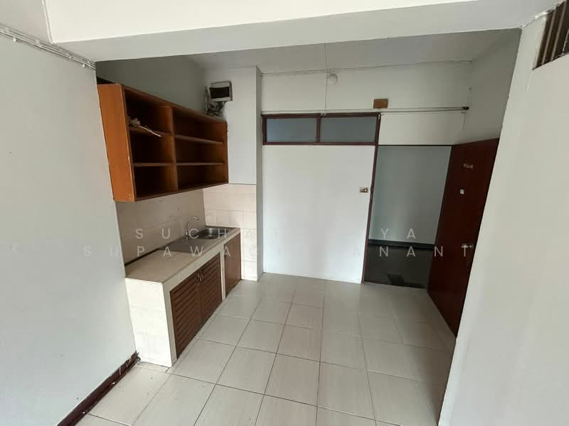 Ruenrudee Condominium, Bangkok, 19 Sukhumvit Soi 1, Khlongtoei Nua, Watthana, Bangkok, 2 Bedrooms, 44 sqm, Condo For Rent, by Suchatchaya Supawachiranant, 500367175 - DDproperty.com