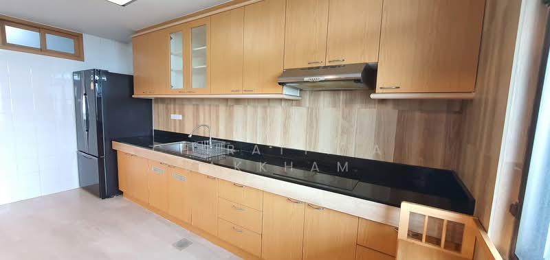 Royal Castle Sukhumvit, Bangkok, 30 Soi Sukhumvit 39, Khlongtoei Nua, Watthana, Bangkok, 3 Bedrooms, 160 sqm, Condo For Rent, by Chirattiya Lakkham, 500367316 - DDproperty.com