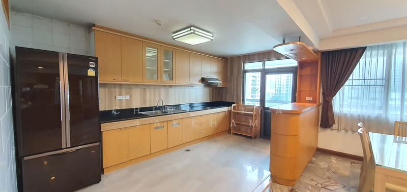 Royal Castle Sukhumvit, Bangkok, 30 Soi Sukhumvit 39, Khlongtoei Nua, Watthana, Bangkok, 3 Bedrooms, 160 sqm, Condo For Rent, by Chirattiya Lakkham, 500367316 - DDproperty.com