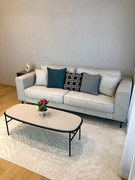 28 Chidlom, Bangkok, 28 Chit Lom Alley, Lumphini, Pathum Wan, Bangkok, 2 Bedrooms, 70 sqm, Condo For Rent, by Somrad Phoopruksachart, 500367356 - DDproperty.com