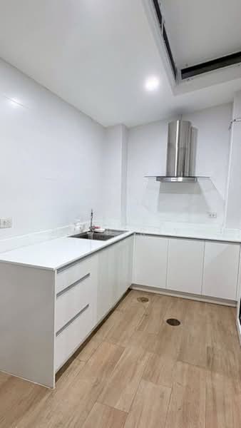 Golden Town Sukhumvit-Bearing Station, Samut Prakan, Soi Tesabansamrongtai 6, Sam Rong, Phra Pra Daeng, Samut Prakan, 4 Bedrooms, 117 sqm, Townhouse For Rent, by Connex Property, 500367369 - DDproperty.com