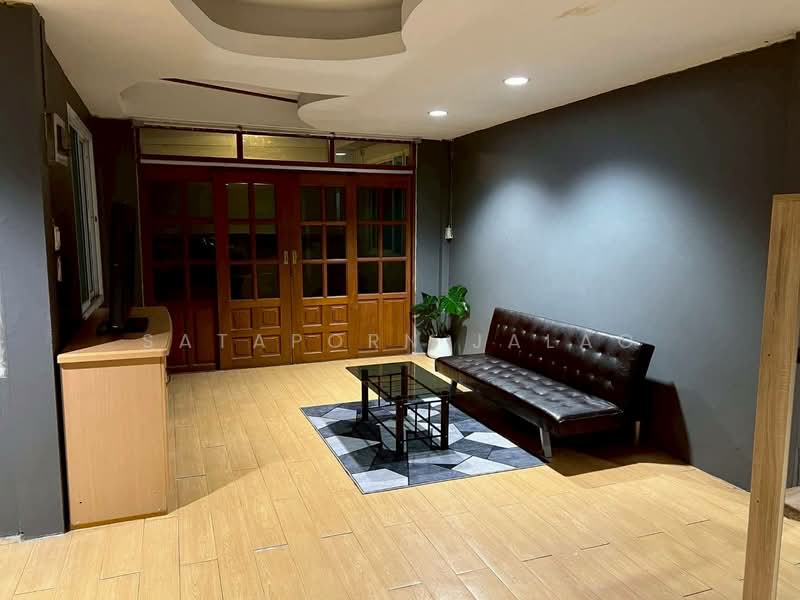 4-BR House, Bangkok, Samsen Nok, Huai Khwang, Bangkok, 4 Bedrooms, 220 sqm, Single Detached House For Rent, by Sataporn Jalao, 500367399 - DDproperty.com
