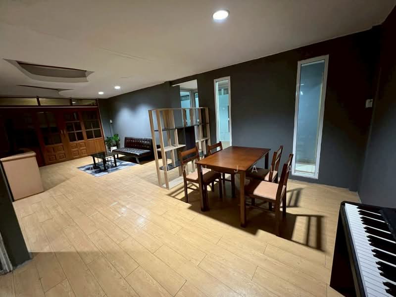 4-BR House, Bangkok, Samsen Nok, Huai Khwang, Bangkok, 4 Bedrooms, 220 sqm, Single Detached House For Rent, by Sataporn Jalao, 500367399 - DDproperty.com