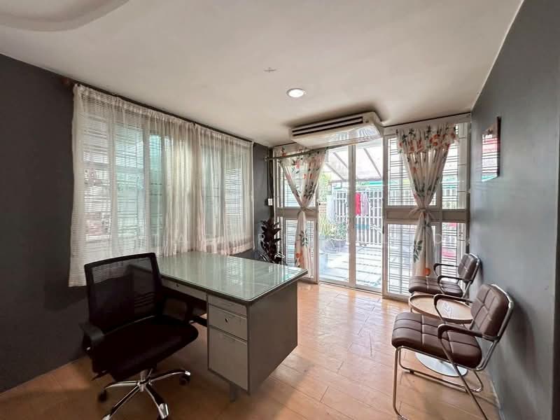 4-BR House, Bangkok, Samsen Nok, Huai Khwang, Bangkok, 4 Bedrooms, 220 sqm, Single Detached House For Rent, by Sataporn Jalao, 500367399 - DDproperty.com
