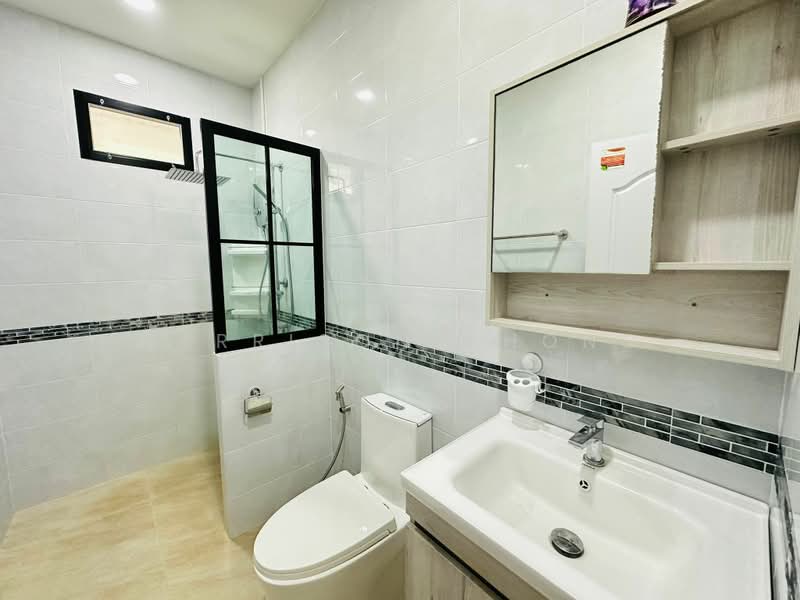 3-BR House, Chon Buri (Pattaya), Poong, Bang Lamung (Pattaya), Chon Buri (Pattaya), 3 Bedrooms, 220 sqm, Single Detached House For Sale, by Harrison Chong, 500367425 - DDproperty.com