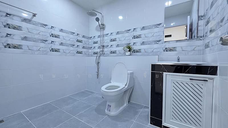 บ้านแฝด สวย ๆ หมู่บ้านรัตนาธิเบศร์ บางใหญ่ อยู่หลังเซ็นทรัล เวสเกต MRT ตลาดบางใหญ่อยู่หน้าหมู่บ้าน, Nonthaburi, Bang Rak Pattana, Bang Bua Thong, Nonthaburi, 4 Bedrooms, 130 sqm, Semi-Detached House (Twin House) For Sale, by บุษบากร (เจี๊ยบ), 500367528 - DDproperty.com