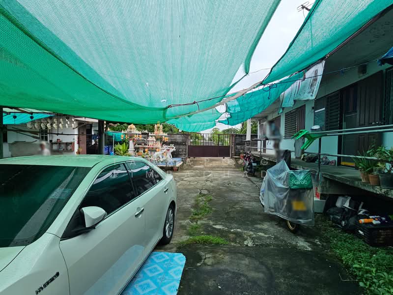 ขายด่วน ที่ดินแปลงมุมติดถนนซอย พร้อมบ้านครึ่งปูนครึ่งไม้ และห้องเช่า 8 ห้อง ซอยรามอินทรา 47, Bangkok, Tha Rang, Bang Khen, Bangkok, 10+ Bedrooms, 350 sqm, Single Detached House For Sale, by Tadsapong Pimpachad, 500367714 - DDproperty.com