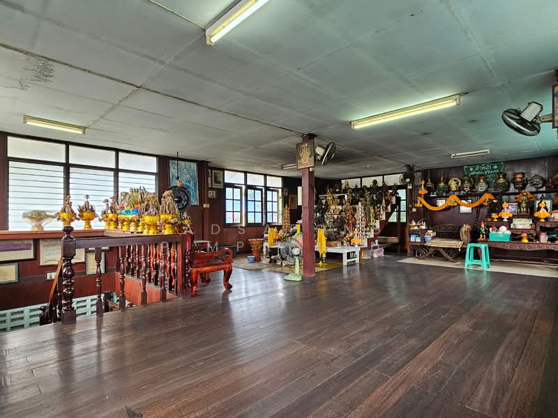 ขายด่วน ที่ดินแปลงมุมติดถนนซอย พร้อมบ้านครึ่งปูนครึ่งไม้ และห้องเช่า 8 ห้อง ซอยรามอินทรา 47, Bangkok, Tha Rang, Bang Khen, Bangkok, 10+ Bedrooms, 350 sqm, Single Detached House For Sale, by Tadsapong Pimpachad, 500367714 - DDproperty.com