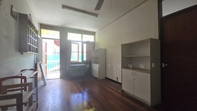 House with Land for Sale 196 Sq.w. Inthamara 38 Sutthisan - Ratchada, Bangkok, Huai Khwang, Huai Khwang, Bangkok, 8 Bedrooms, 600 sqm, Single Detached House For Sale, by Nharith Nharith, 500367774 - DDproperty.com