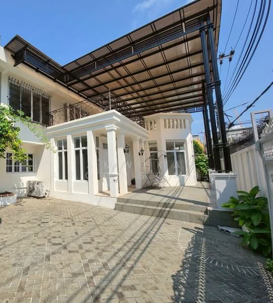 สีลม, Bangkok, Silom, Bang Rak, Bangkok, 5 Bedrooms, 400 sqm, Single Detached House For Rent, by Amwika Karoonsombat, 500367853 - DDproperty.com
