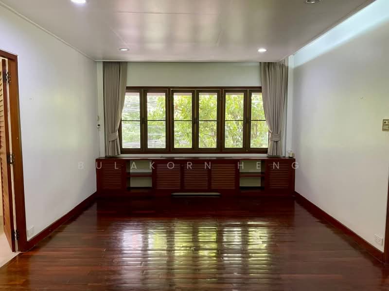ให้เช่าบ้านเดี่ยวพร้อมสวนส่วนตัวใจกลางเมืองเพลินจิต, กรุงเทพ, ลุมพินี, ปทุมวัน, กรุงเทพ, 220 ตร.ม., บ้านเดี่ยว ให้เช่า, โดย Bulakorn Heng, 500367918 - DDproperty.com