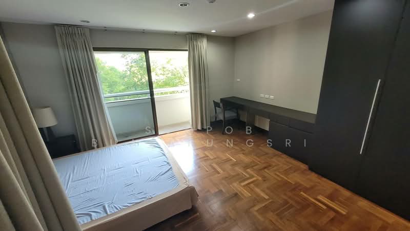 Baan Suanpetch, Bangkok, 18 Soi Sukhumvit 39, Khlong Tan Nua, Watthana, Bangkok, 2 Bedrooms, 135 sqm, Condo For Rent, by Sompob Buaparungsri, 500367955 - DDproperty.com