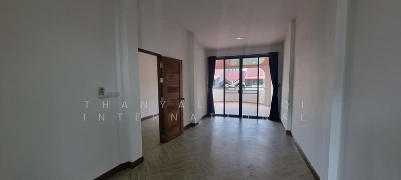 Maneeya Ville, Bangkok, Soi Wachiratham Sathit 12, Bang Chak, Phra Khanong, Bangkok, 4 Bedrooms, 300 sqm, Single Detached House For Rent, by THANYALAK IQI INTERNATIONAL, 500368093 - DDproperty.com
