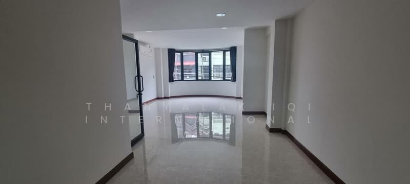 Maneeya Ville, Bangkok, Soi Wachiratham Sathit 12, Bang Chak, Phra Khanong, Bangkok, 4 Bedrooms, 300 sqm, Single Detached House For Rent, by THANYALAK IQI INTERNATIONAL, 500368093 - DDproperty.com
