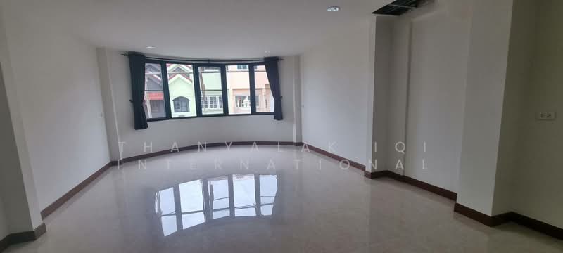 Maneeya Ville, Bangkok, Soi Wachiratham Sathit 12, Bang Chak, Phra Khanong, Bangkok, 4 Bedrooms, 300 sqm, Single Detached House For Rent, by THANYALAK IQI INTERNATIONAL, 500368093 - DDproperty.com